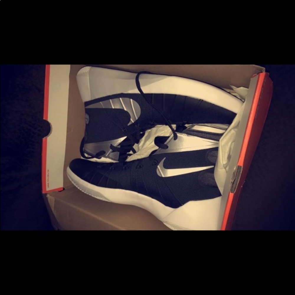 NEVER WORN NIKE HYPERDUNKS - Picture 1 of 4
